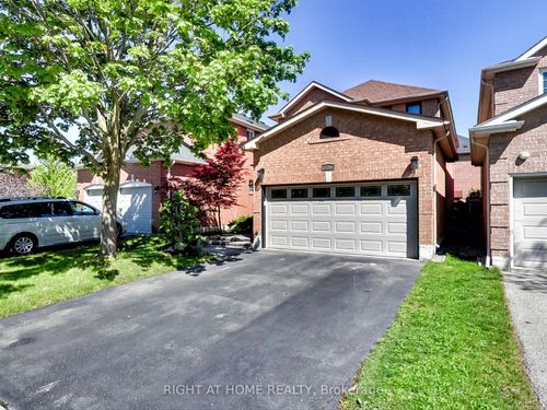331 Austinpaul Dr, Newmarket, ON, L3X2C2 | Card Image