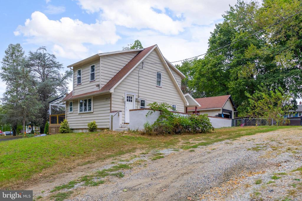 Lakeside Ave, Blackwood, NJ 08012