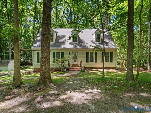 12600 Donegal Dr, Chesterfield, VA, 23832-3110 | Card Image