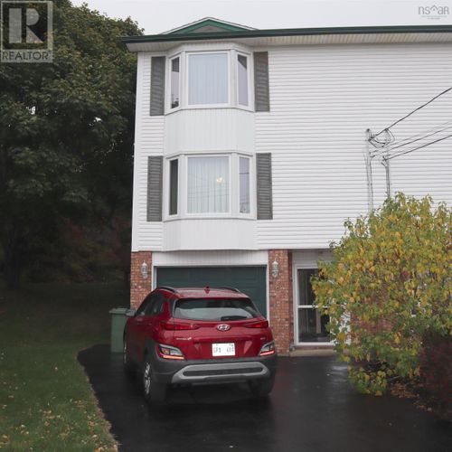 82 Andover St, Dartmouth, NS, B2X2L9 | Card Image