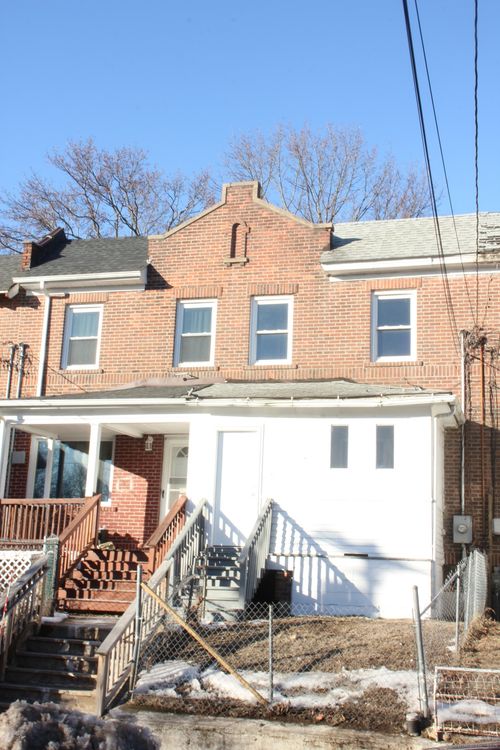 35 Ives St, Waterbury, CT, 06704-3728 | Card Image