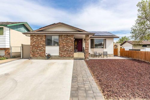 6 Rossland Cres Se, Medicine Hat, AB, T1B2B6 | Card Image