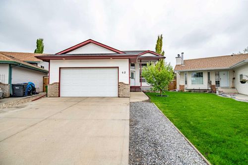 42 Logan Close, Red Deer, AB, T4R2N8 | Card Image