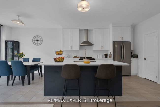27 Sweet Cicely St, House attached with 4 bedrooms, 3 bathrooms and 1 parking in Springwater ON | Image 9