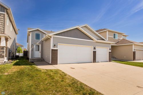 5433 38th Ave S, Fargo, ND, 58104-8986 | Card Image
