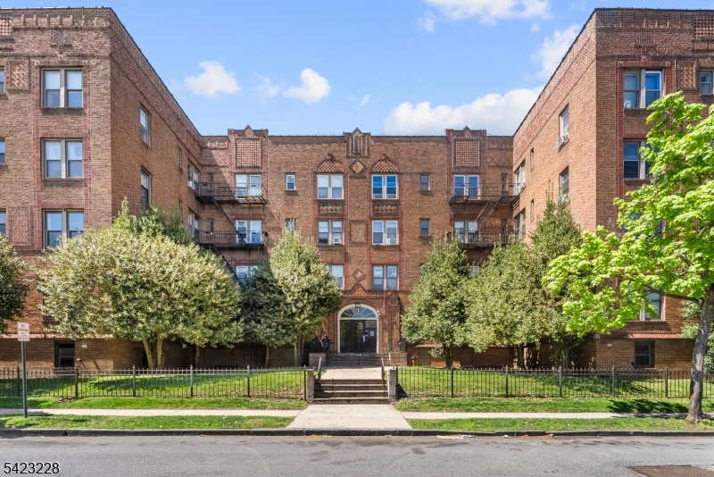 Residential Lease in City Of Orange Twp.