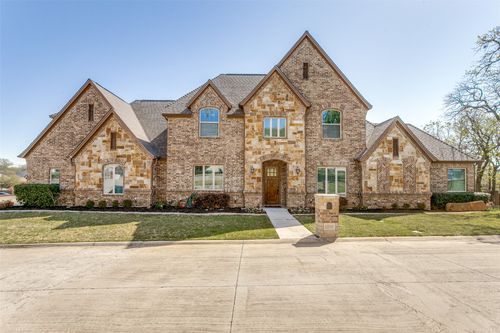 6800 Woodland Hills Dr, North Richland Hills, TX, 76182-4333 | Card Image