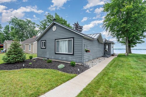 319 Old Trail Dr, Houghton Lake, MI, 48629-9533 | Card Image