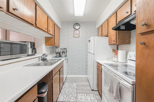 28-3075 Walnut Bend Ln, Houston, TX, 77042-3325 | Card Image
