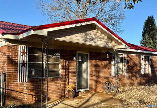 135 Willoughby Dr, New Hope, AL, 35760-9586 | Card Image