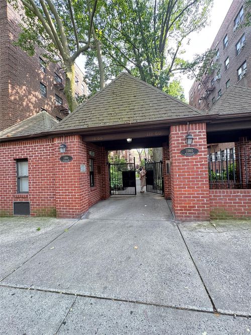 1j-118-60 Metropolitan Ave, Kew Gardens, NY, 11415-2095 | Card Image