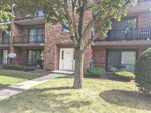 305c-10501 S Highland Ave, Worth, IL, 60482-1305 | Card Image