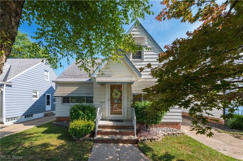 7420 Traymore Ave, Brooklyn, OH, 44144-3238 | Card Image