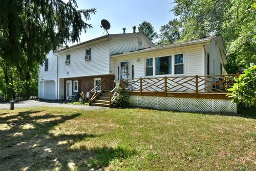 121 Hammond Rd, Thiells, NY, 10984-1202 | Card Image