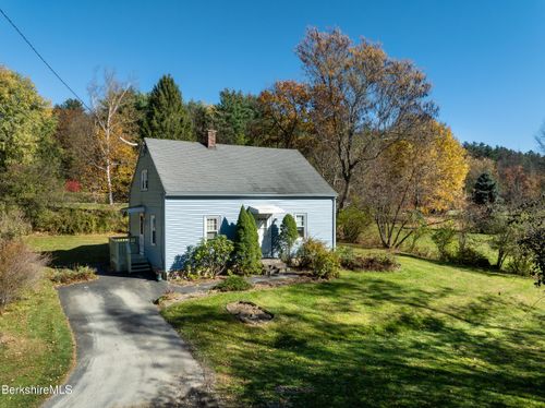 31 Ballou Ln, Williamstown, MA, 01267-2228 | Card Image