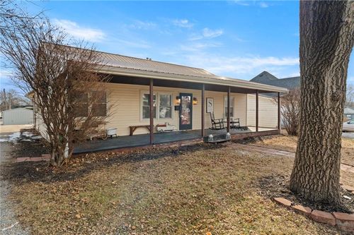 307 S Daviess St, Gallatin, MO, 64640-1227 | Card Image
