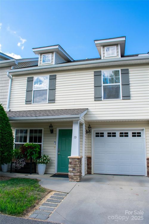 19 Singleton Ln, Fletcher, NC, 28732-8561 | Card Image