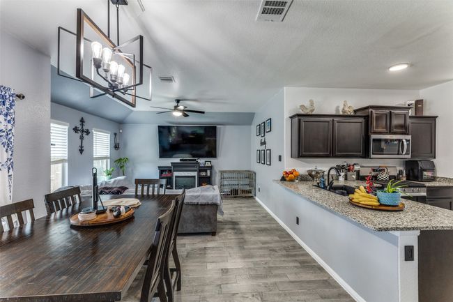 8305 Artesian Springs Dr, House other with 4 bedrooms, 2 bathrooms and null parking in Fort Worth TX | Image 7