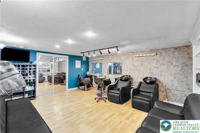 Salon | Image 31
