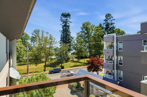 303-15747 Marine Dr, White Rock, BC, V4B1E4 | Card Image