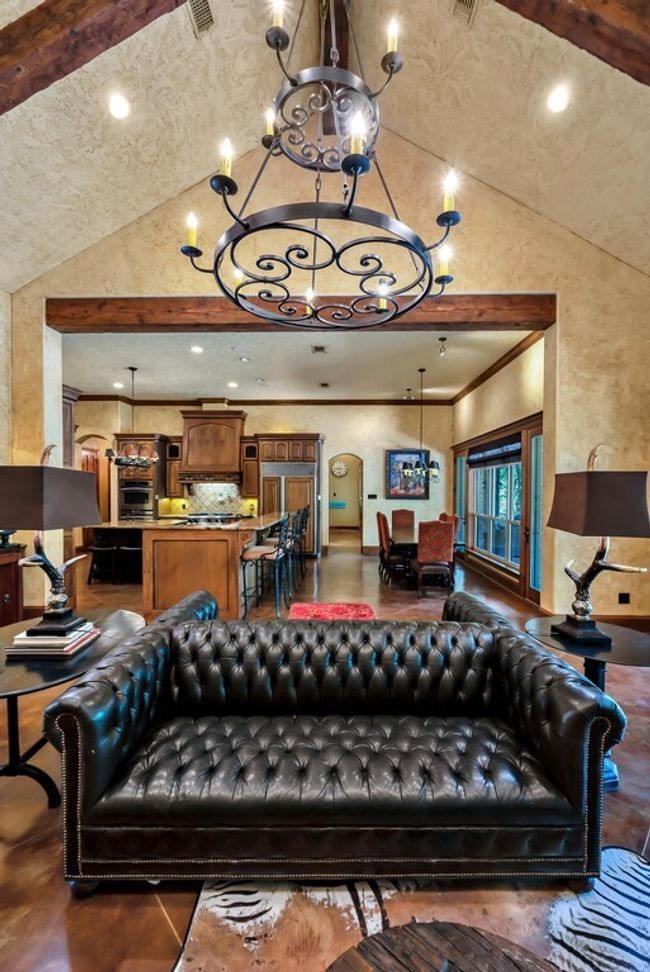 565 Lost Hunters Cyn, House other with 5 bedrooms, 5 bathrooms and 3 parking in China Spring TX | Image 14