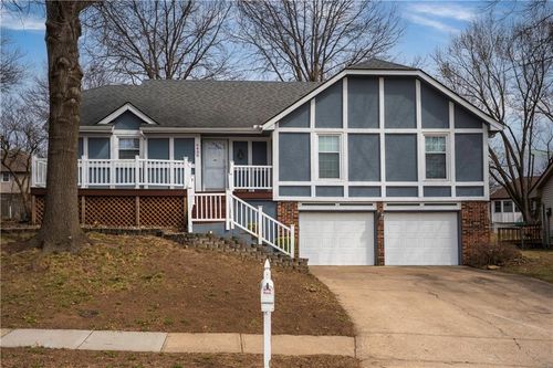 6435 Greenwood St, Shawnee, KS, 66216-2177 | Card Image