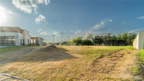 1613 Sandstone Dr, Mission, TX, 78574-3327 | Card Image