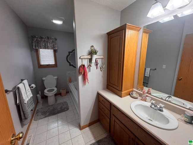 951 Springbrook Dr, House other with 3 bedrooms, 3 bathrooms and null parking in Hinton IA | Image 19