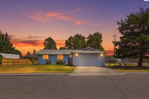 327 S Buchanan Ct, Kennewick, WA, 99336 | Card Image