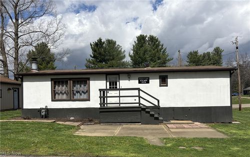 2276 Lodge Rd Sw, Sherrodsville, OH, 44675-9569 | Card Image