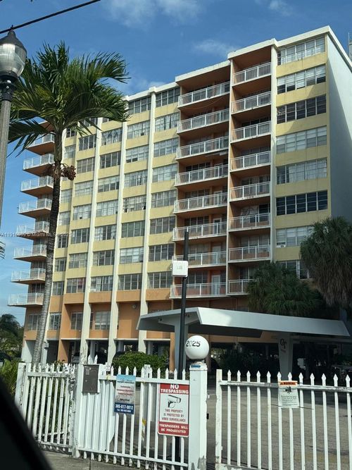 apt-605-2025 Ne 164th St, North Miami Beach, FL, 33162-4160 | Card Image