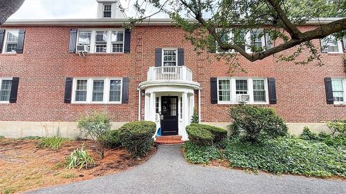 apt-4-21 Hammond Pond Pkwy, Chestnut Hill, MA, 02467-2234 | Card Image