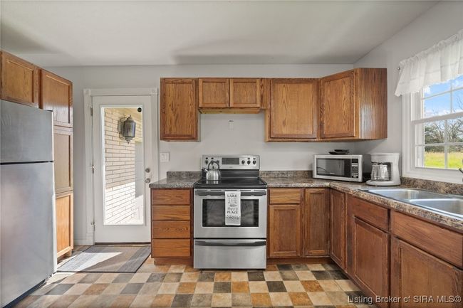 1110 W Helton Rd, Home with 3 bedrooms, 3 bathrooms and null parking in Scottsburg IN | Image 32