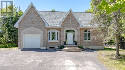 421 Collins Dr, North Bay, ON, P1B8G3 | Card Image