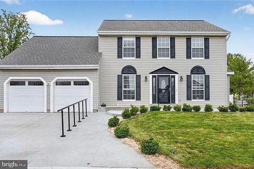4894 Concord Dr, Easton, PA, 18045-8116 | Card Image