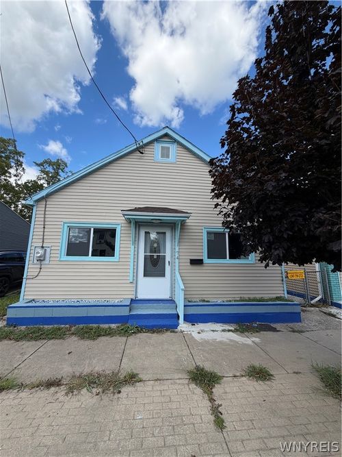 76-74 W Main St, Lancaster, NY, 14086-2110 | Card Image