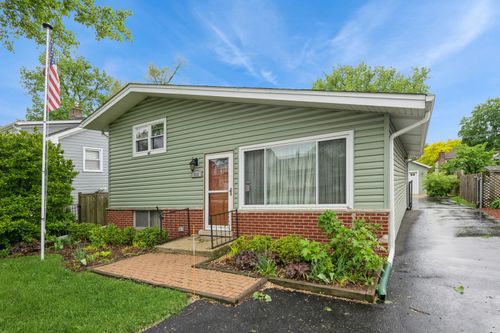 646 W Babcock Ave, Elmhurst, IL, 60126-1868 | Card Image