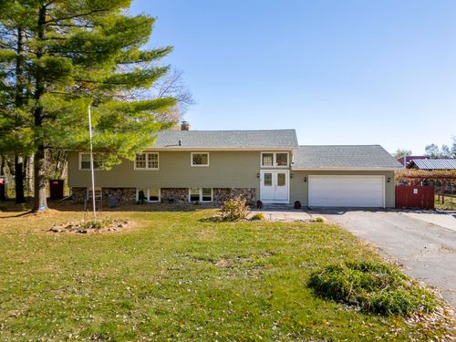 11 Silver Lake Dr, Waterloo, IA, 50702-4944 | Card Image
