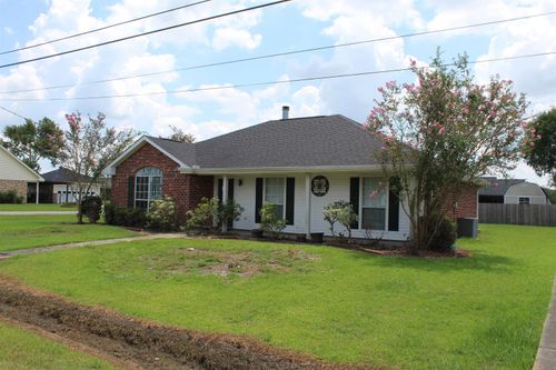 301 Aspen Dr, Raceland, LA, 70394-3864 | Card Image