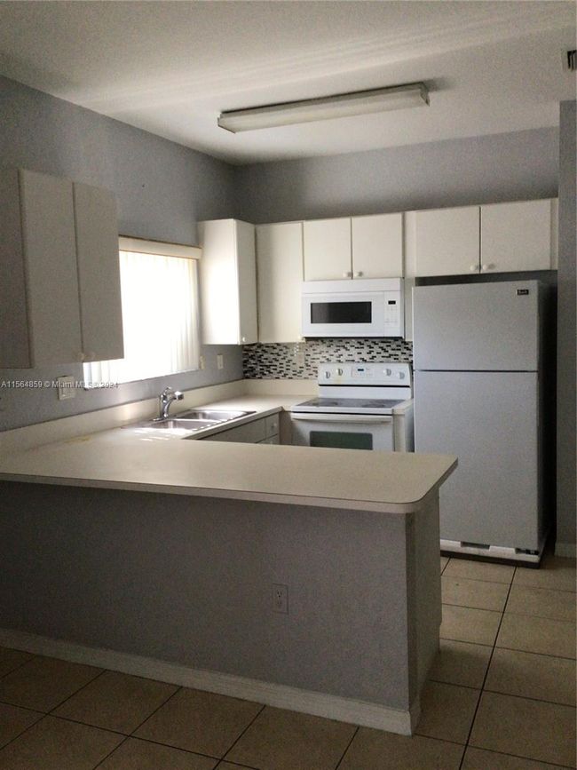 0 - 4941 Sw 135 Th Way, Townhouse with 3 bedrooms, 3 bathrooms and null parking in Miramar FL | Image 7