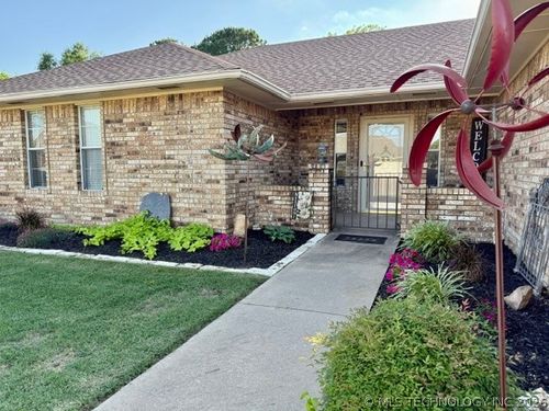 1503 Southern Hills Dr, Ardmore, OK, 73401-9355 | Card Image