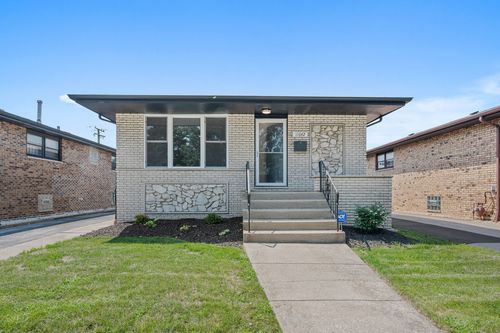 11642 S Avenue L, Chicago, IL, 60617-7357 | Card Image
