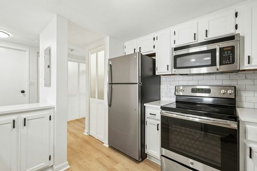 509-585 Revere Beach Pkwy, Revere, MA, 02151-3946 | Card Image