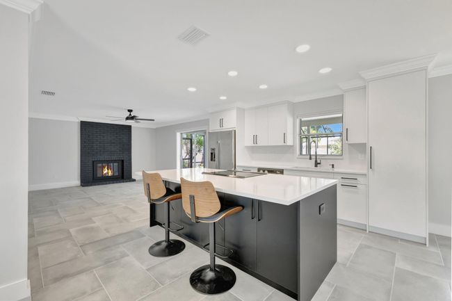 208 Sw Langfield Ave, House other with 3 bedrooms, 2 bathrooms and null parking in Port St. Lucie FL | Image 5