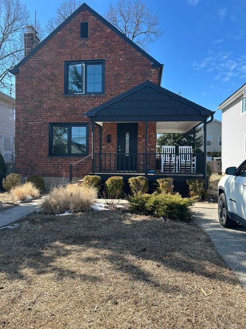 17 Cottonwood Rd, Port Washington, NY, 11050-1615 | Card Image