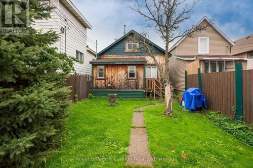 1009 Alexandra St, Thunder Bay, ON, P7C3G6 | Card Image