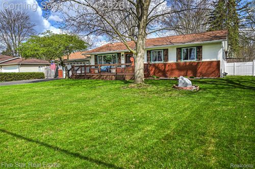 2995 Beaumont Dr, Highland, MI, 48356-2301 | Card Image