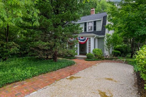 1437 Massachusetts Ave, Lexington, MA, 02420-3810 | Card Image