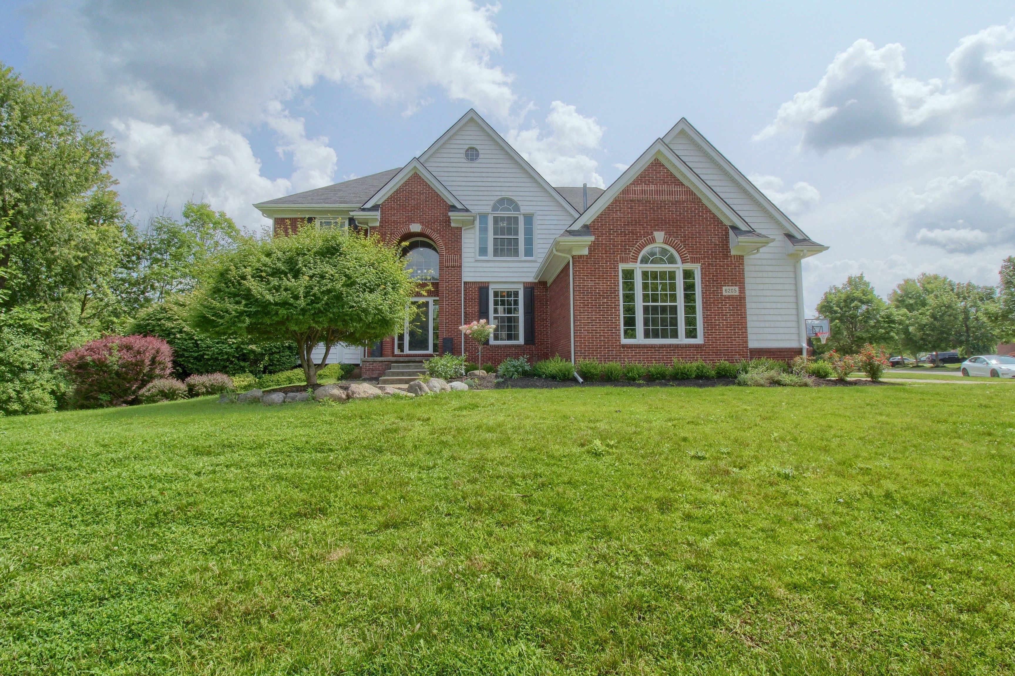 Branford Dr, West Bloomfield, MI 48322