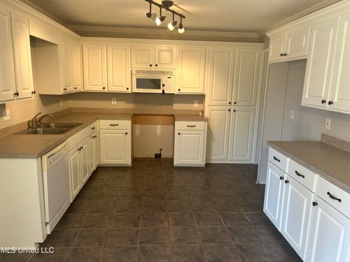 250 August Dr, Brandon, MS, 39042-8473 | Card Image